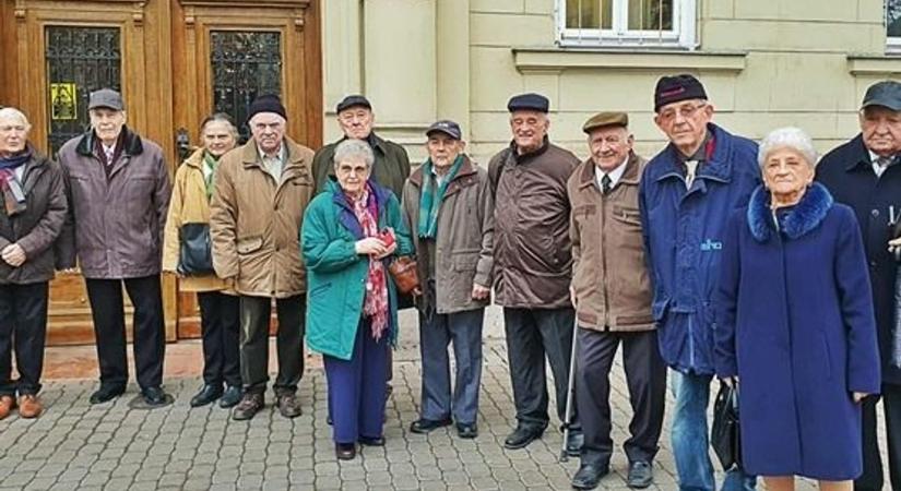 68 éve érettségiztek a győri Révaiban, most ismét találkoztak