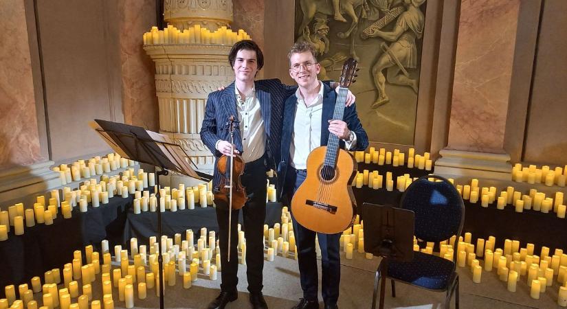 Püspöki Palota: Koncert kétezer gyertya fényében