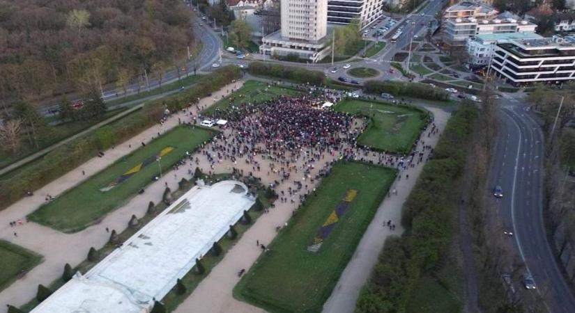 Kitört a pánik: a Tisza-hívek nem értik a zuhanást, saját közvélemény-kutatóikat vádolják csalással