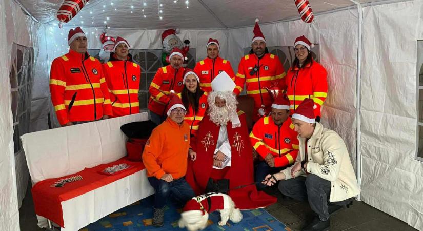 „A "köszönöm" talán kevés is ide” – kicsik és nagyok arcára is mosolyt csaltak a mentők