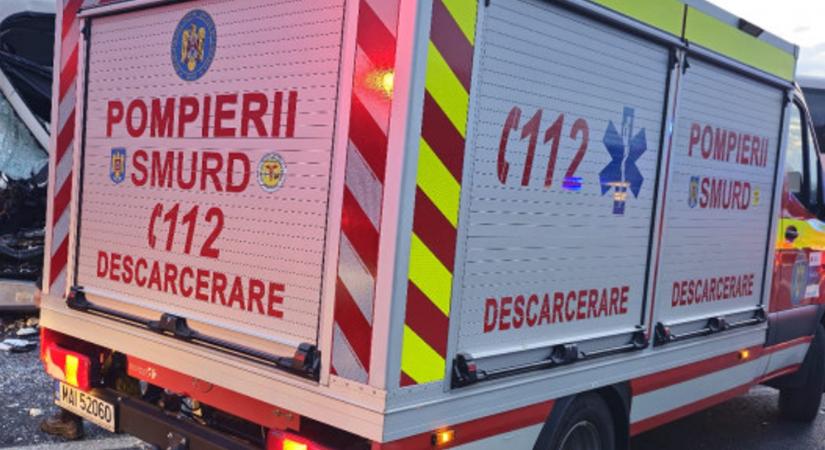 Hetven utast szállító autóbusz balesetezett