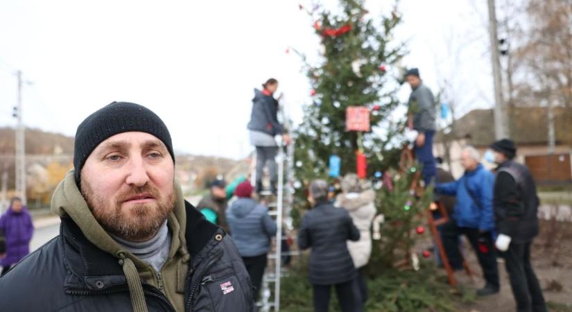 Díszek, összefogás, forralt bor: elkészült a Kápolna tér ünnepi csodája (galéria)