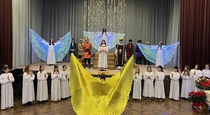 Kisteleken állva tapsoltak: frenetikus siker lett a Magyarok karácsonya betlehemes