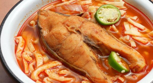 Miért halat eszünk karácsonykor? Népszerű halfajták és árak 2025-ben