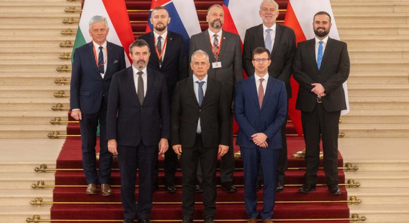 Kósa Lajos továbbra is szívósan küzd a bevándorlás ellen