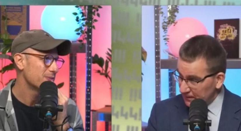 Így mentegeti Rácz András, a 444 ukránbarát „szakértője”, Zelenszkij aranyvécés korrupciós botrányát (VIDEÓ)