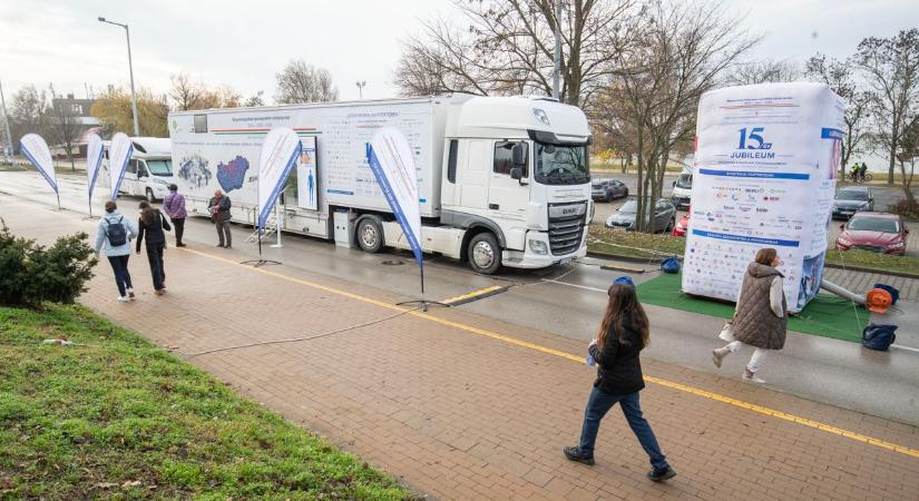 Komplex egészségügyi szűrőprogram érkezett Velencére – nagy érdeklődés kísérte a vizsgálatokat (képgaléria)