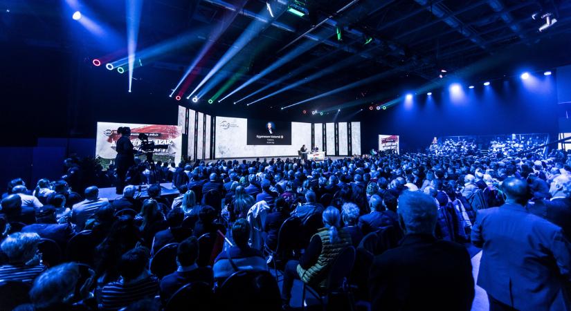 "A háború veszélye sokkal komolyabb, mint azt sokan gondolnák" – Szalay-Bobrovniczky Kristóf a Háborúellenes Gyűlésen