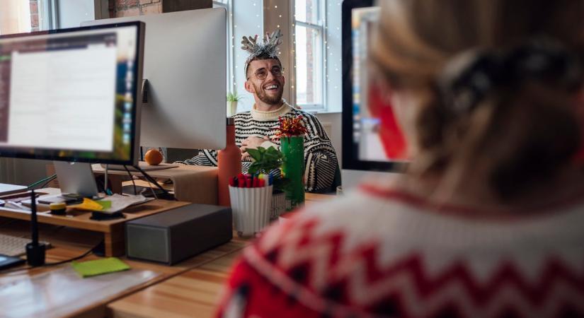Így tedd ünnepi hangulatúvá az íróasztalod, ha még decemberben is sokat dolgozol