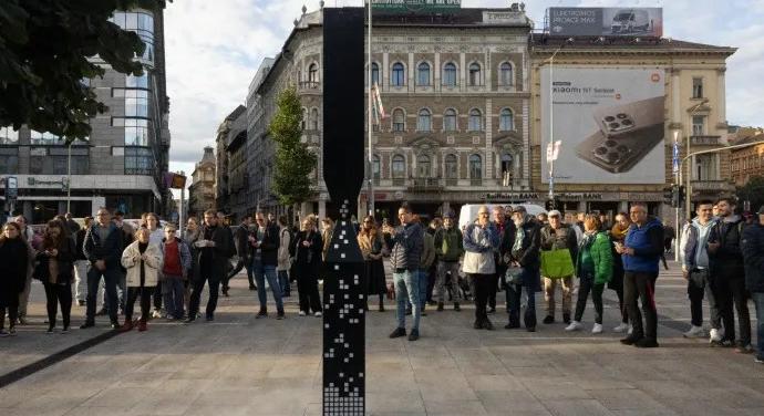 Mi legyen a neve a Blahán fölállított digitális homokóra-szobornak?