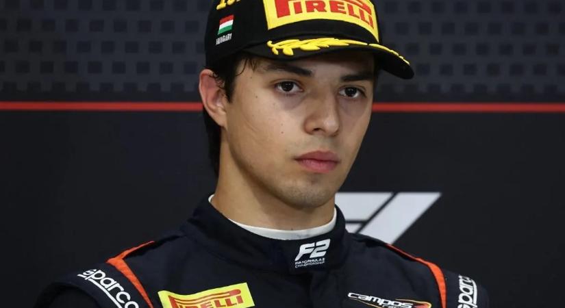 Ijesztő baleset: Felborult, majd kigyulladt a Red Bull tehetségének autója – videó