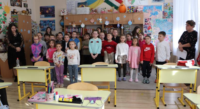 A szolyvai szórványmagyarsághoz vitt ajándékot az ungvári főkonzulátus Mikulása