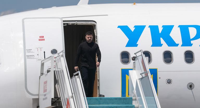 Hibrid hadviselésre befogott titokzatos drónok üldözték Zelenszkij elnöki gépét