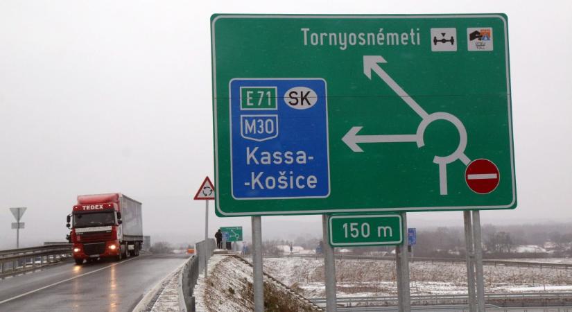 Rajka 2.0? Kassa túlterjeszkedik, tömegesen vásárolnak ingatlanokat szlovák állampolgárok a határmenti magyar falvakban