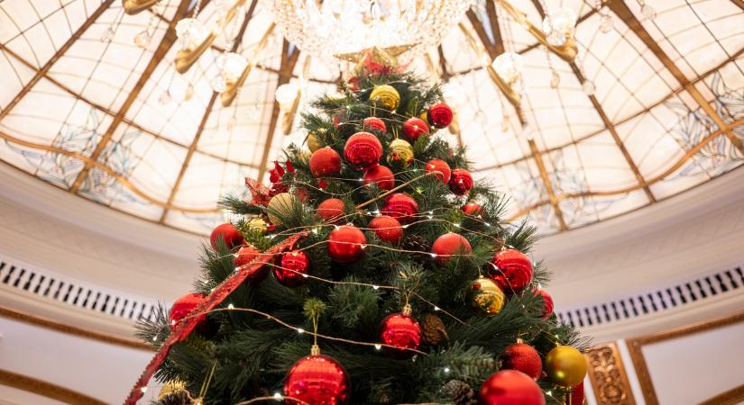 Hotelben karácsonyozni – Tényleg örökre elvész a családi ünnep varázsa?