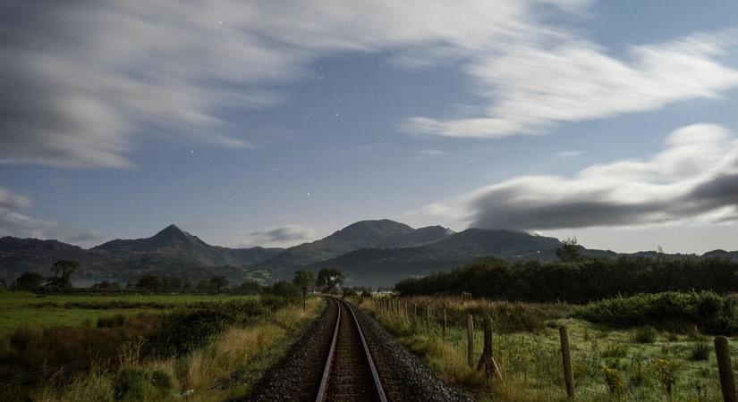 Kerítés a sínek mentén: kevesebb aggodalom, nagyobb biztonság