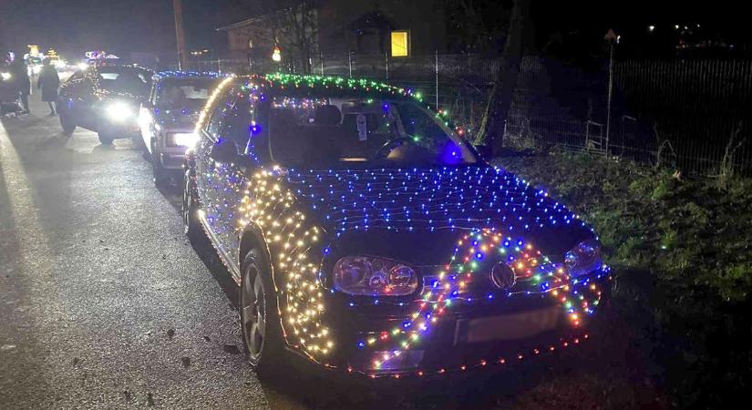 Fényárban úszó járművek lepték el Rácalmást