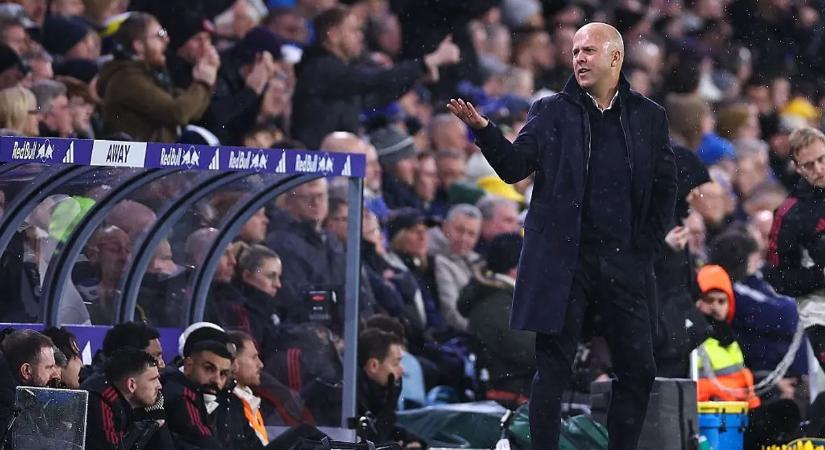 Kitört a háború Liverpoolban: Arne Slot elüldözi Szalah-t, már ma kirúghatják