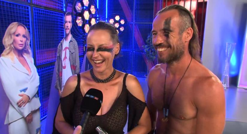 Baltával a kezében lép színpadra Michelle Wild a Csillag Születikben