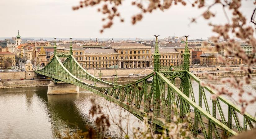 Folytatódik az átlagosnál enyhébb időjárás a jövő héten is – az első napokban brutális meleg lesz