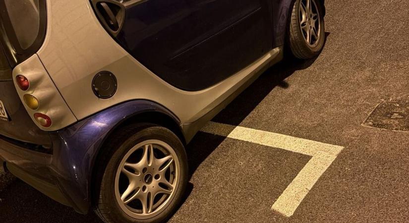 Na ne… Ezt művelik a sofőrök és futárok Pécs belvárosában!