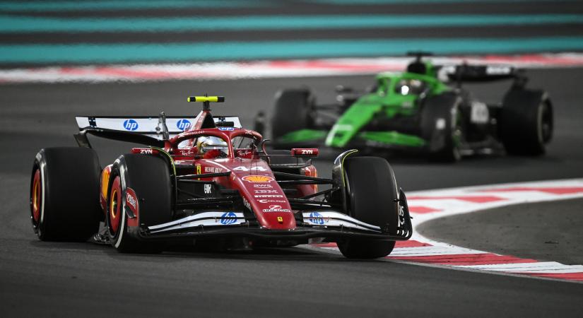 44 éves negatív rekordot döntött Hamilton a Ferrarival