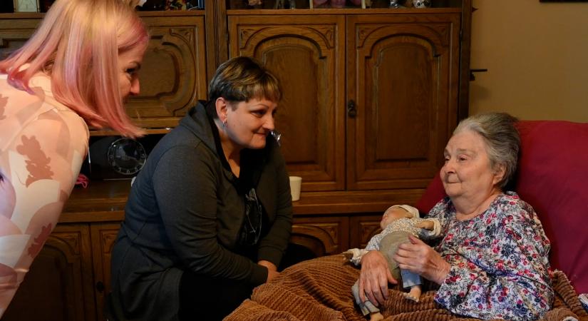 Évát már nem ismeri fel a saját anyukája – hogyan tovább, ha érkezik a demencia?