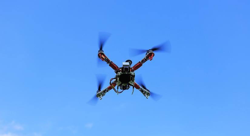 Most érkezett: katonai drónok támadtak Zelenszkij gépére, áttörték a légtérzárat