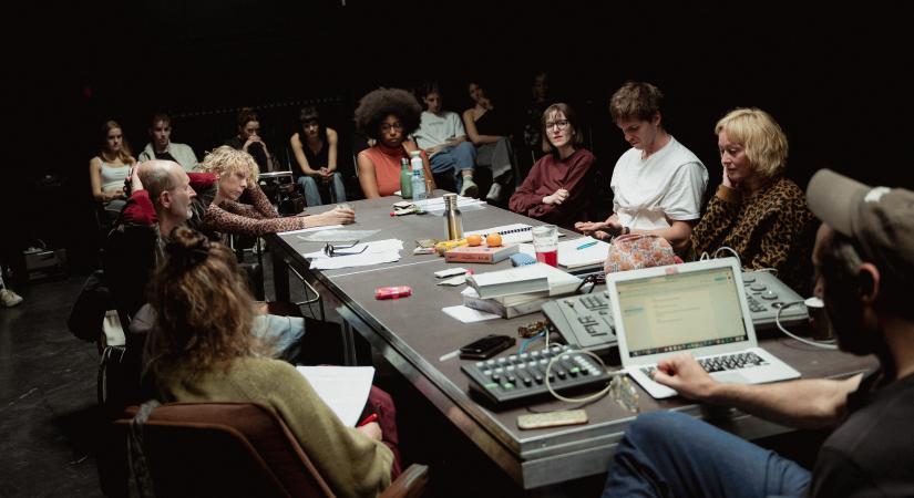 Hülyeség volt elmenni, hülyeség volt hazajönni, hülyeség volt színházat csinálni