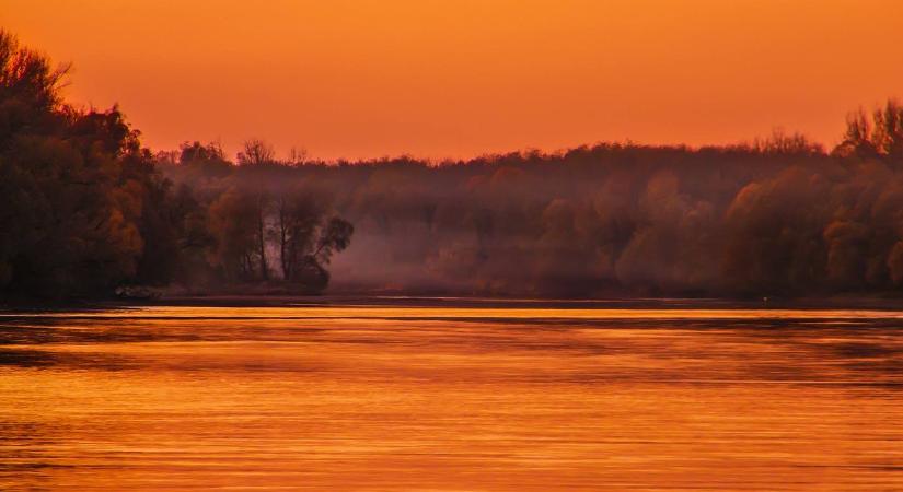 Párás idő, északon kisebb esővel