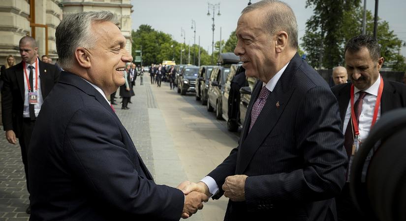 Orbán Viktor ismét repülőre ült: újabb fontos szövetségesével ül tárgyalóasztalhoz