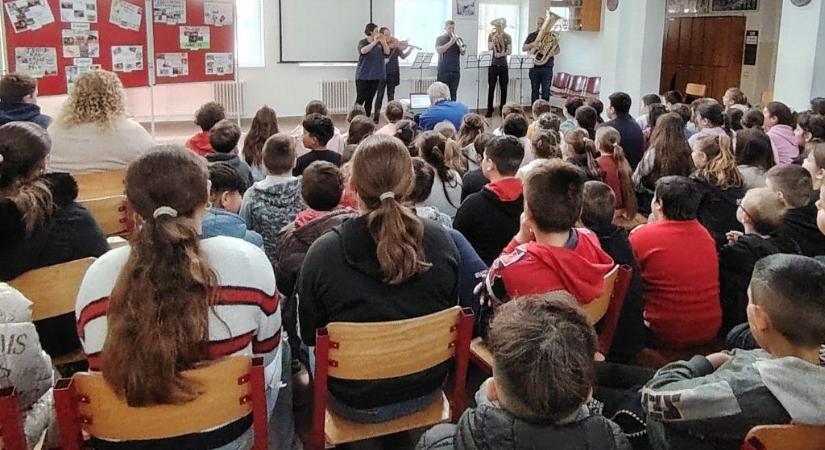 Törőcsik Mari 90 – Emlékhét a pélyi iskolában