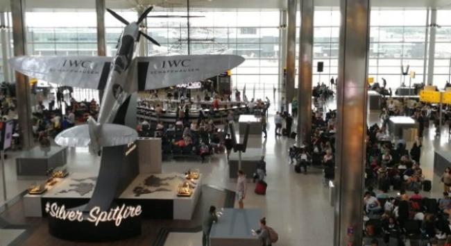 Paprikaspray-vel támadtak emberekre a londoni Heathrow repülőtéren