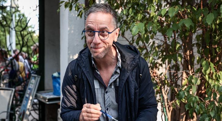 Indul a nosztalgia, újra összeálltak a Família Kft. egykori szereplői