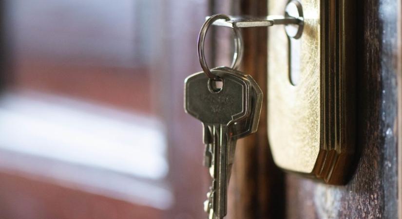 Csábítónak tűnik éjszakára a bejárati ajtó kulcsát a zárban hagyni, de rossz ötlet