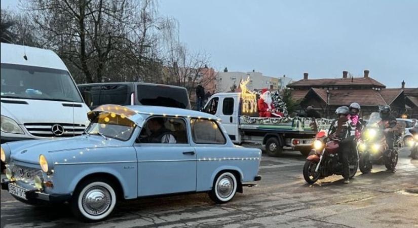 Ennek a somogyi Mikulásnak motoros rénszarvasai voltak – videón mutatjuk