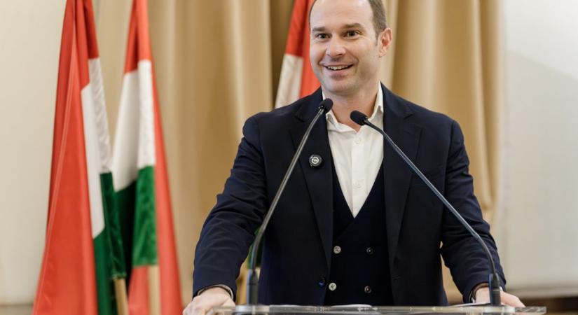 Hollik István: a Tisza sorra megszavaz mindent, amit Brüsszel diktál