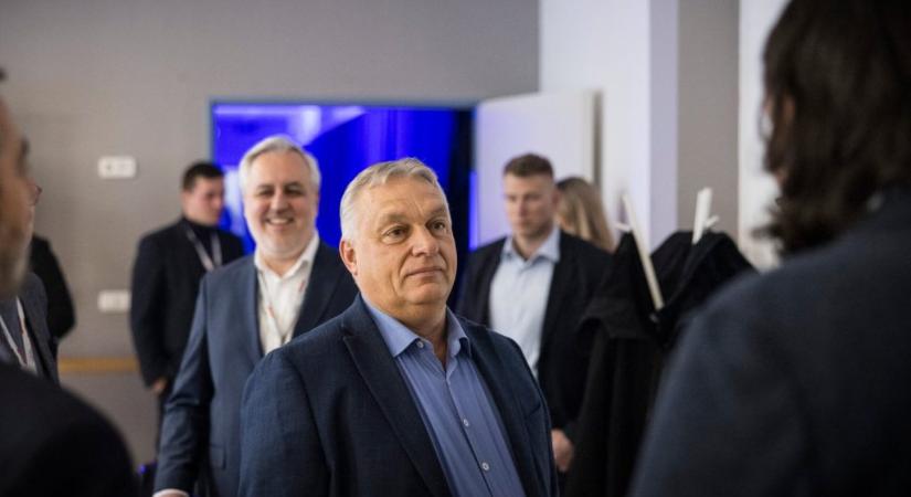 Orbán az alvási szokásairól beszélt, miközben Isztambulba repült