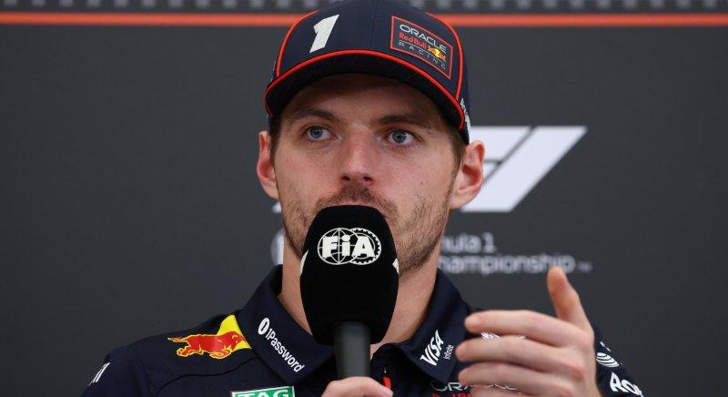 „Most hülye vigyort vágsz?” – Verstappent felhúzta egy újságíró