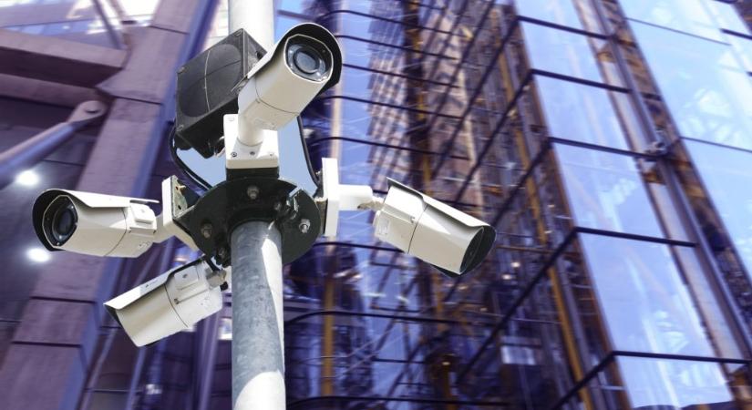 Botrány: külföldiekkel figyeltette meg a lakosságot egy amerikai cég