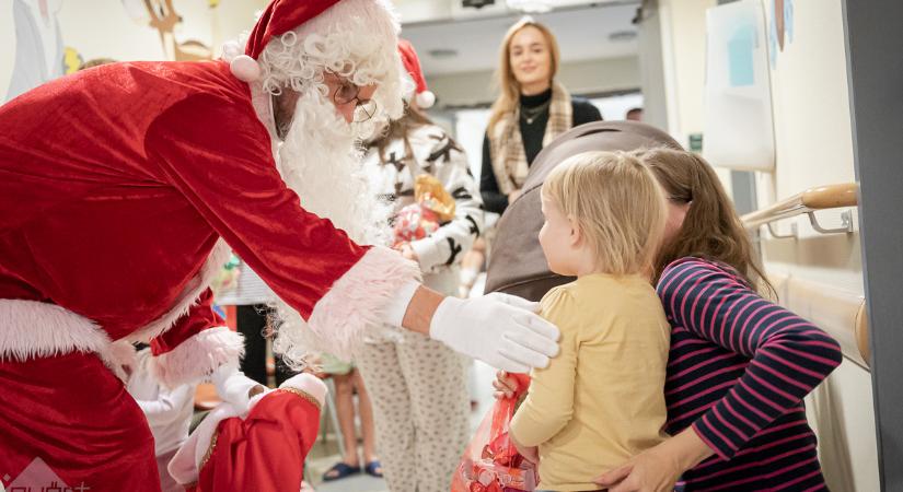“Mikulás a kórházban” – Ajándékozz mosolyt!