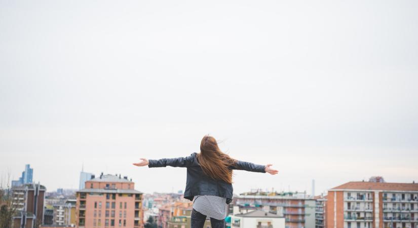 Gáspár-Singer Anna: Tiszta udvar IX. – Lebegés