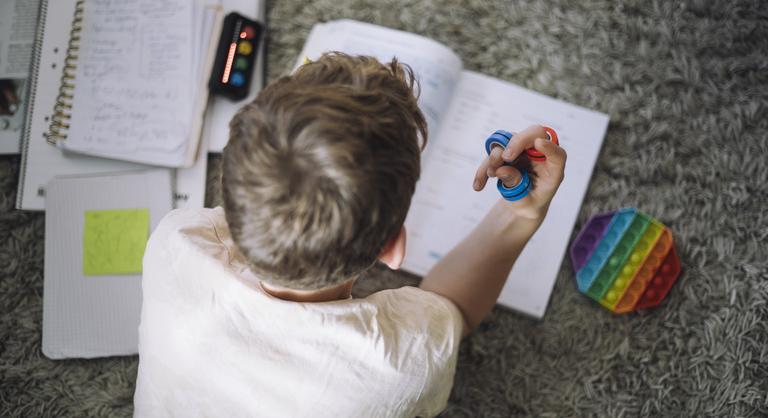 Robbanásszerűen növekszik az ADHD-val diagnosztizáltak száma, ez áll a háttérben