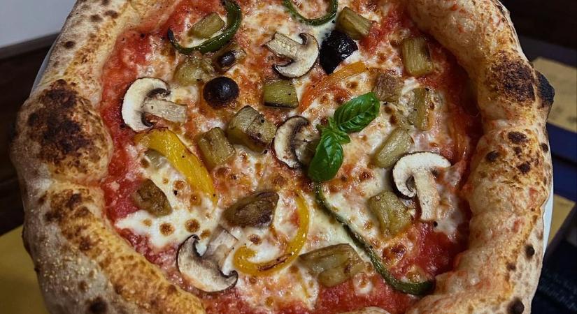 Különleges vendégek látogattak a győrszentiváni pizzériába