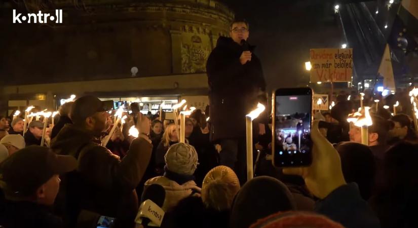 Tüntetés a várban, bruttóból nettó befizetővé vált az ország - ezek voltak a hét legfontosabb történései