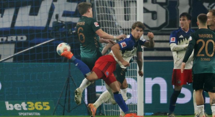 A 18 éves védő sarokkal szerezte a Bundesliga-idény egyik legzseniálisabb gólját