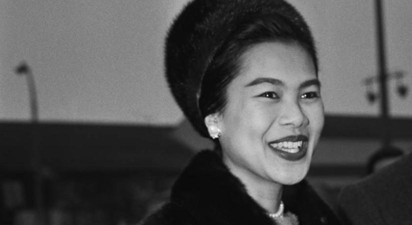 Egy évig gyászolja országa „Ázsia Jackie Kennedyjét”