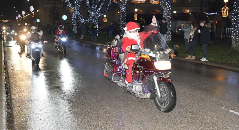 Szentesen idén is fényárban és két keréken vonult végig a Mikulás-konvoj