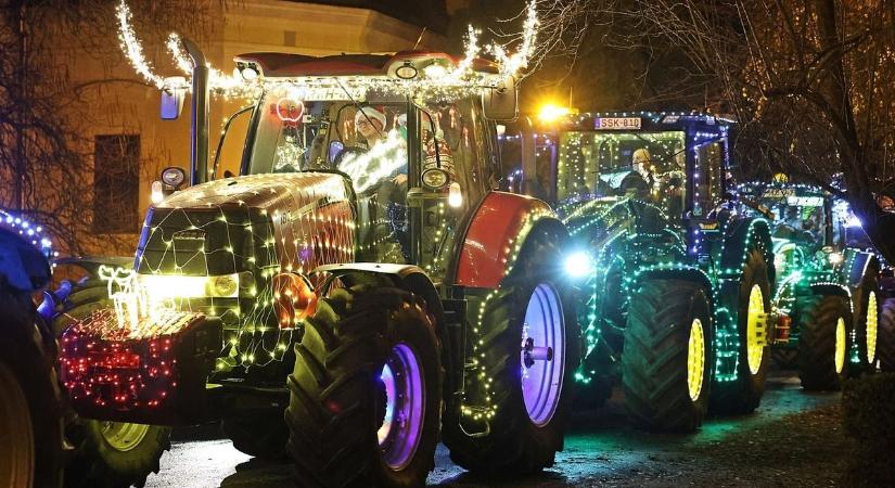 Barni gyógyulásáért gyűjtöttek a Kecskeméti Vadaskertben, kivilágított traktorok lepték el az utcákat