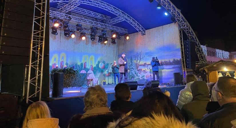 Így robbantotta be az ünnepi hangulatot Takács Nikolas – hatalmas tömeg a második adventen (videóval, galériával)
